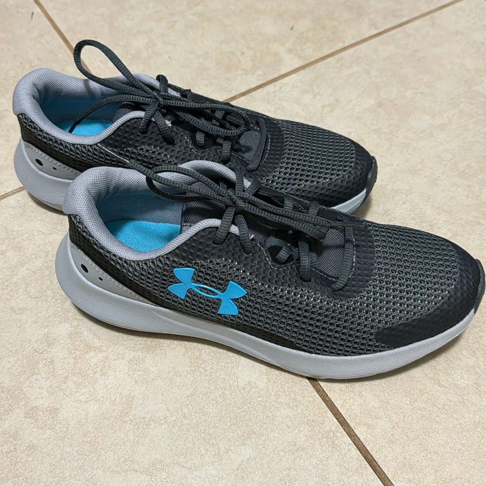 Under armour men’s 7.5 7 1/2 tennis shoes nwot